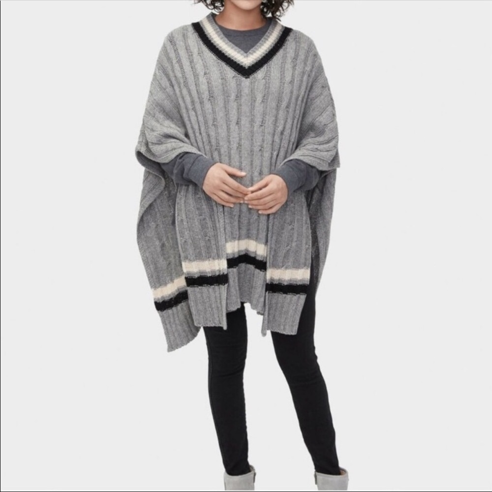 UGG Weslynn Poncho Sweater/Size M/L